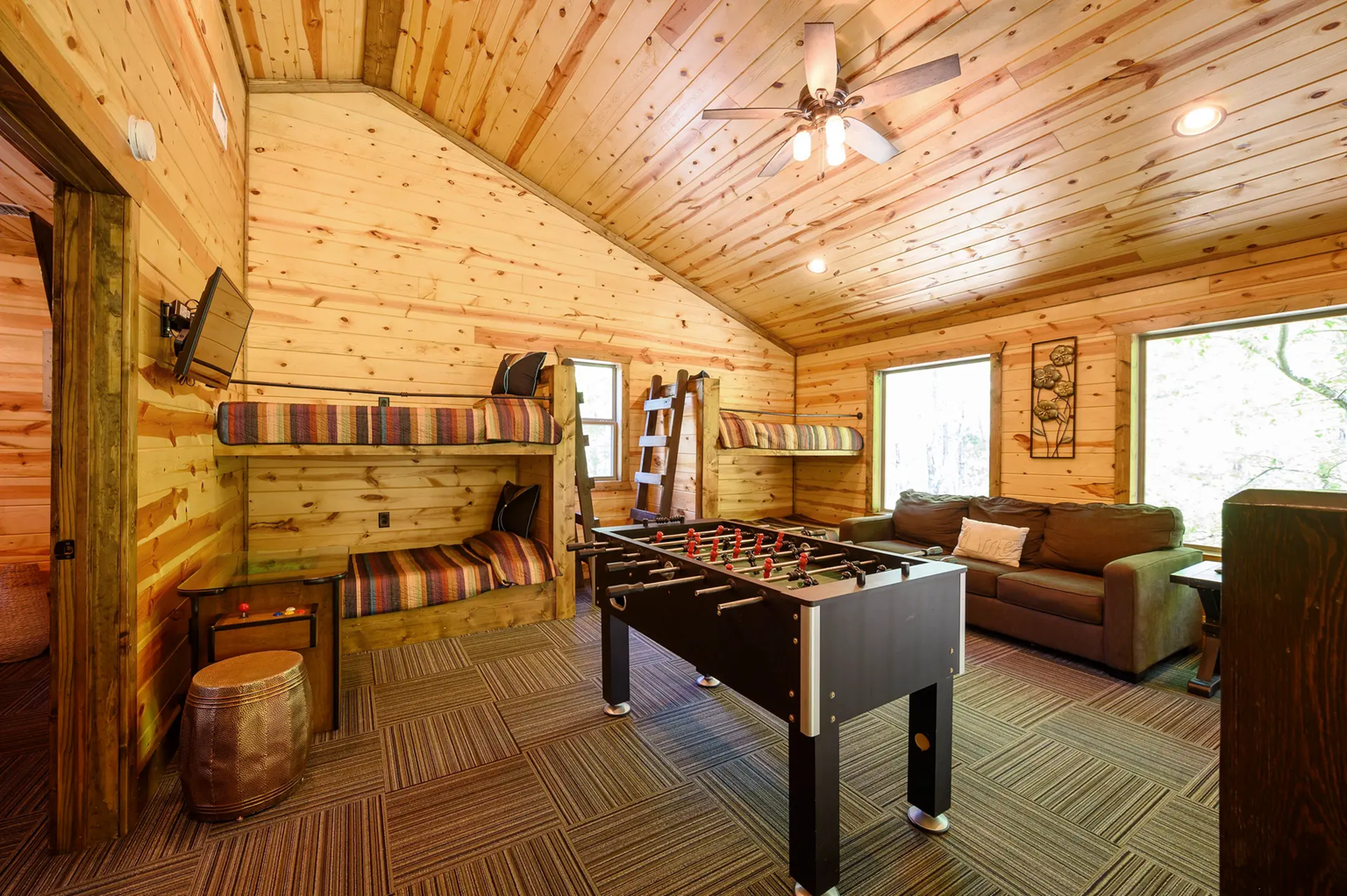 Picasso's Inspiration Cabin Image 9