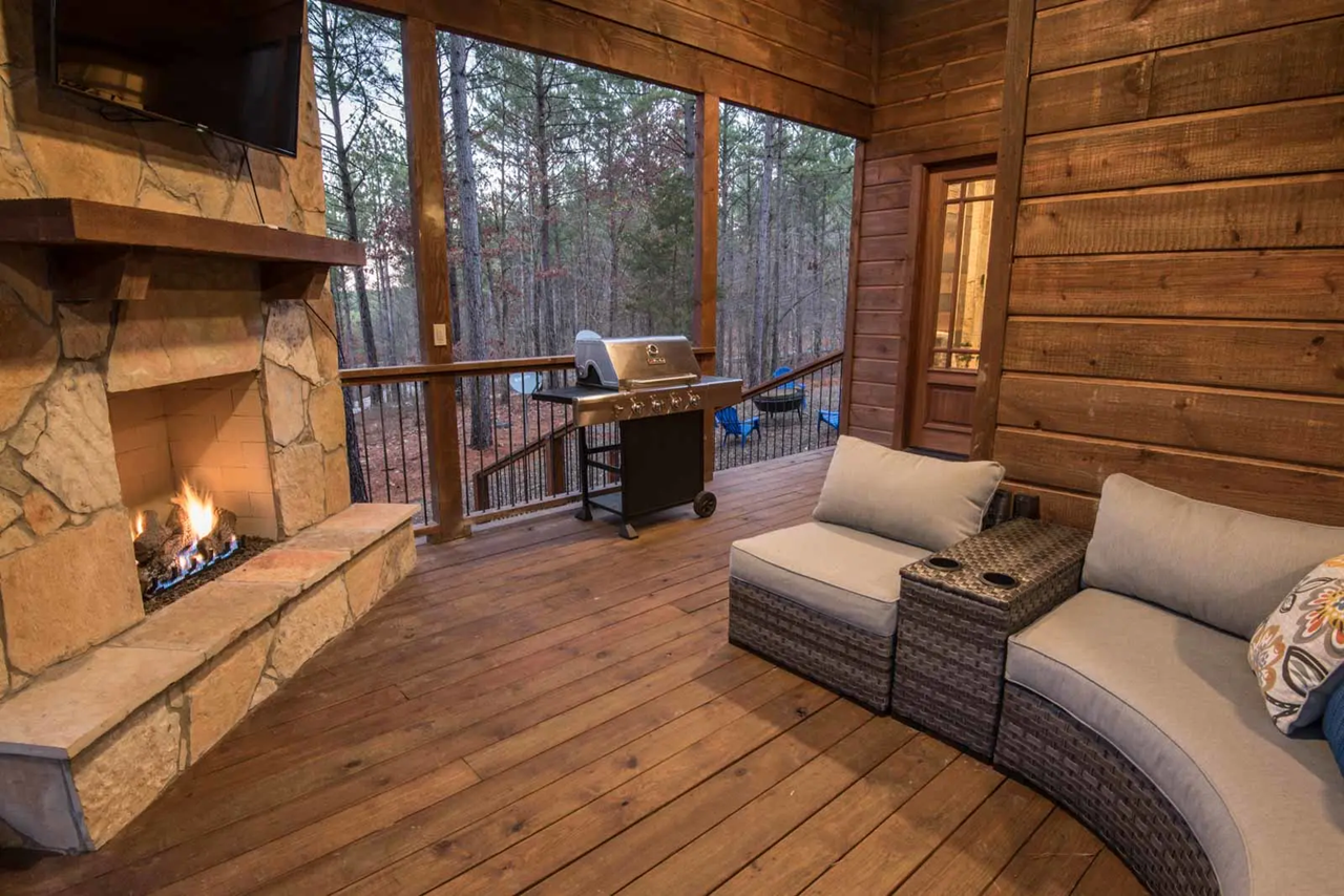 Picasso's Notebook Cabin Image 2